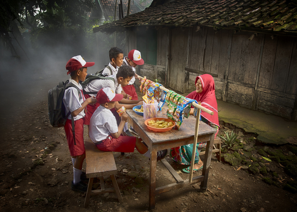 Buy Snacks von Angela Muliani Hartojo