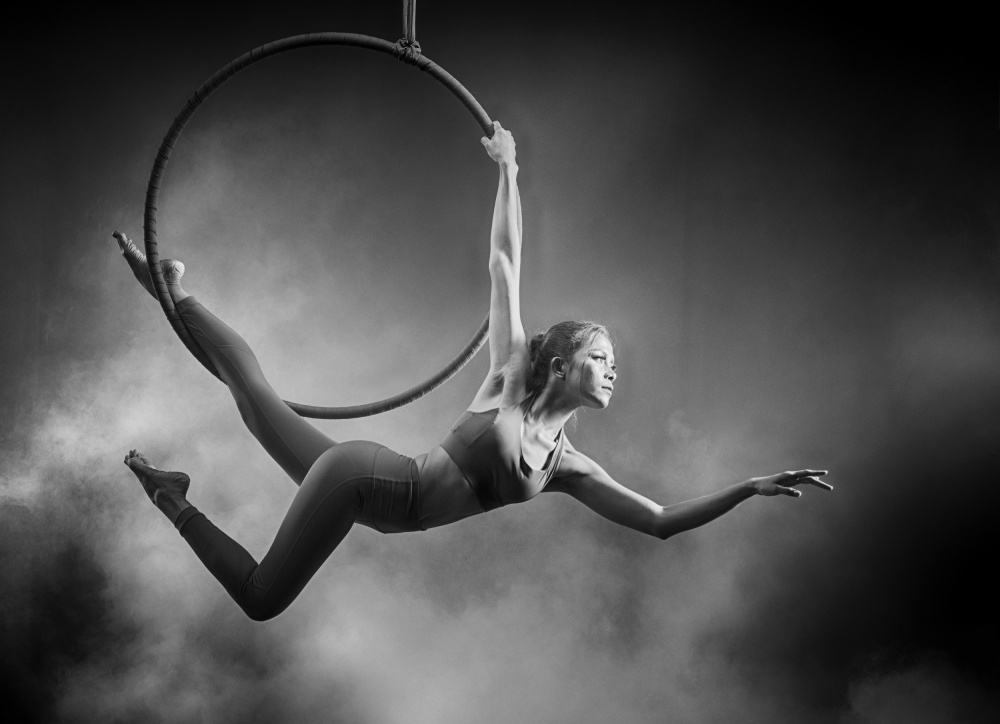 Aerial Hoop 3 von Angela Muliani Hartojo