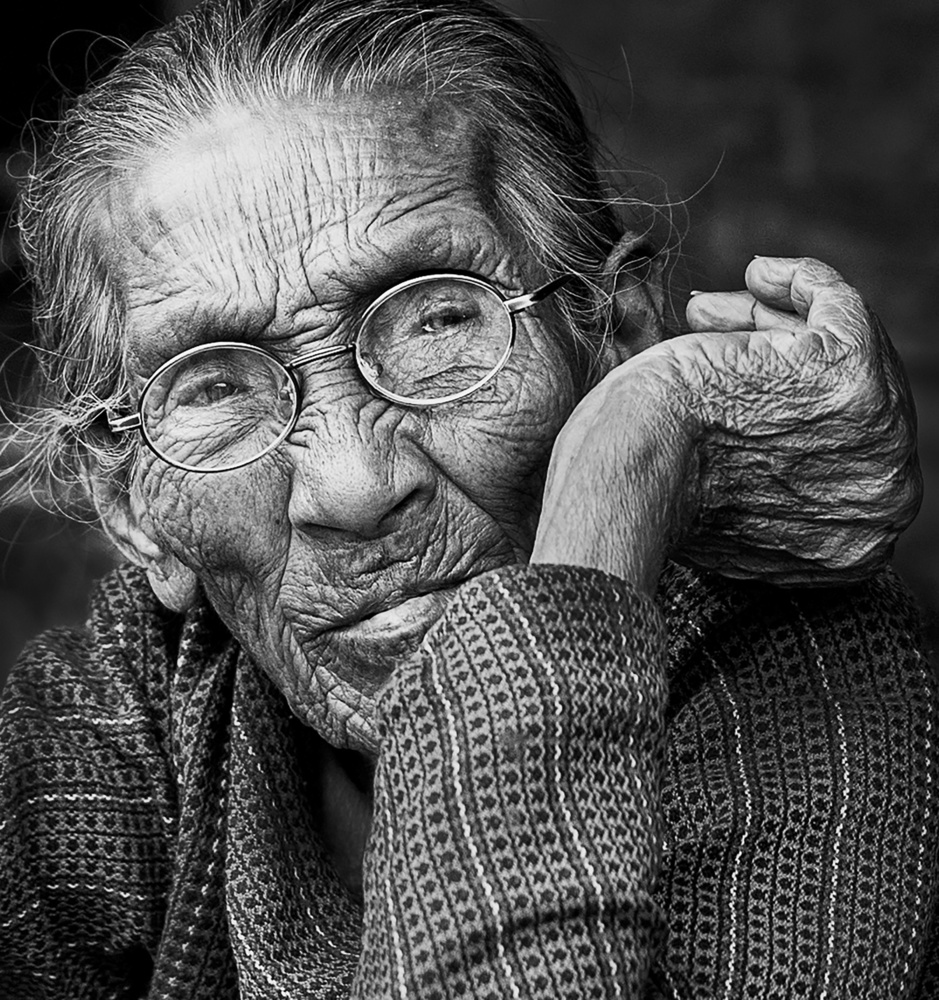 Nepalese Old Woman von Angela Muliani Hartojo