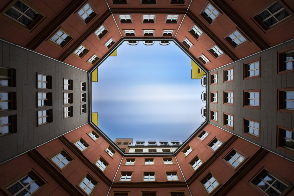 The Courtyard von Anita Martin AnnaPileaFotografie