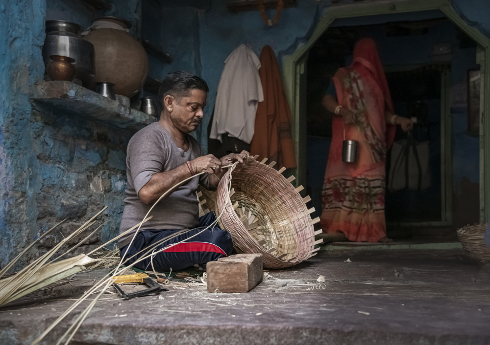 Basket weaver von Anita Singh