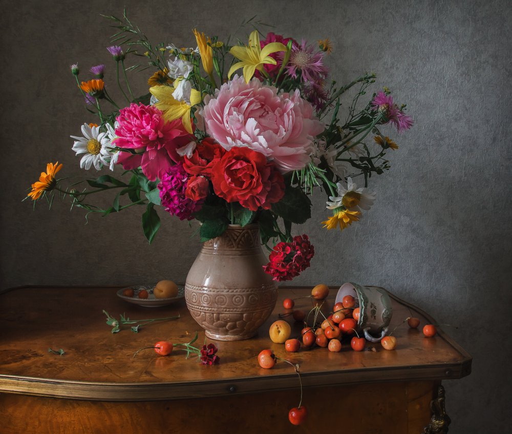 Flowers and cherries von Anna Petina