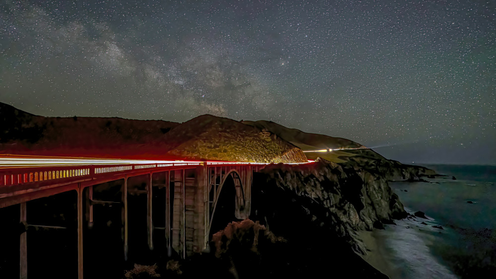 Milky Way Over Bixby Bridge von Annie Zhang