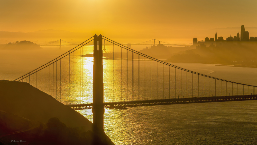 Golden Gate Bridge Sunrise von Annie Zhang