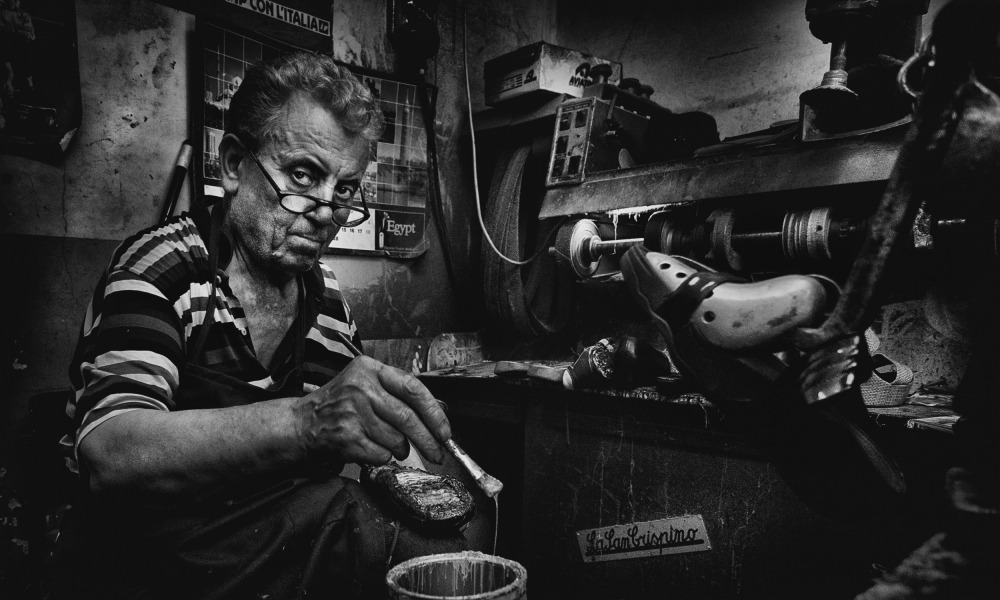 Mr. Francesco - the shoemaker. von Antonio Grambone