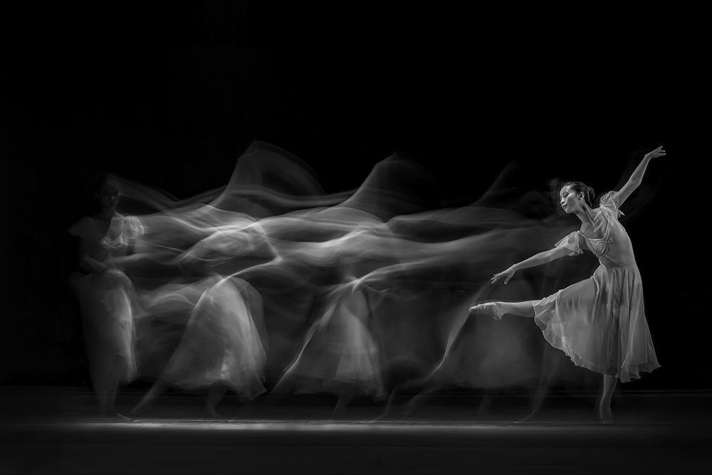 Waves of Balerina von Antonyus Bunjamin (Abe)