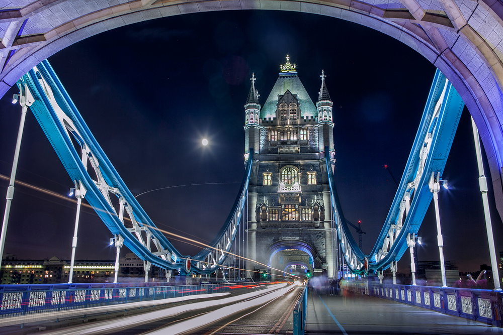 London Bridge at Night von April Badilles