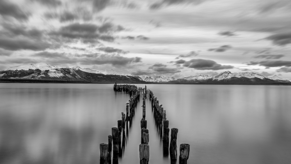 Old Wooden Bridge von April Xie