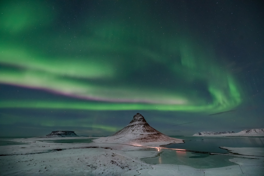 Aurora Borealis over Kirkjufell von April Xie