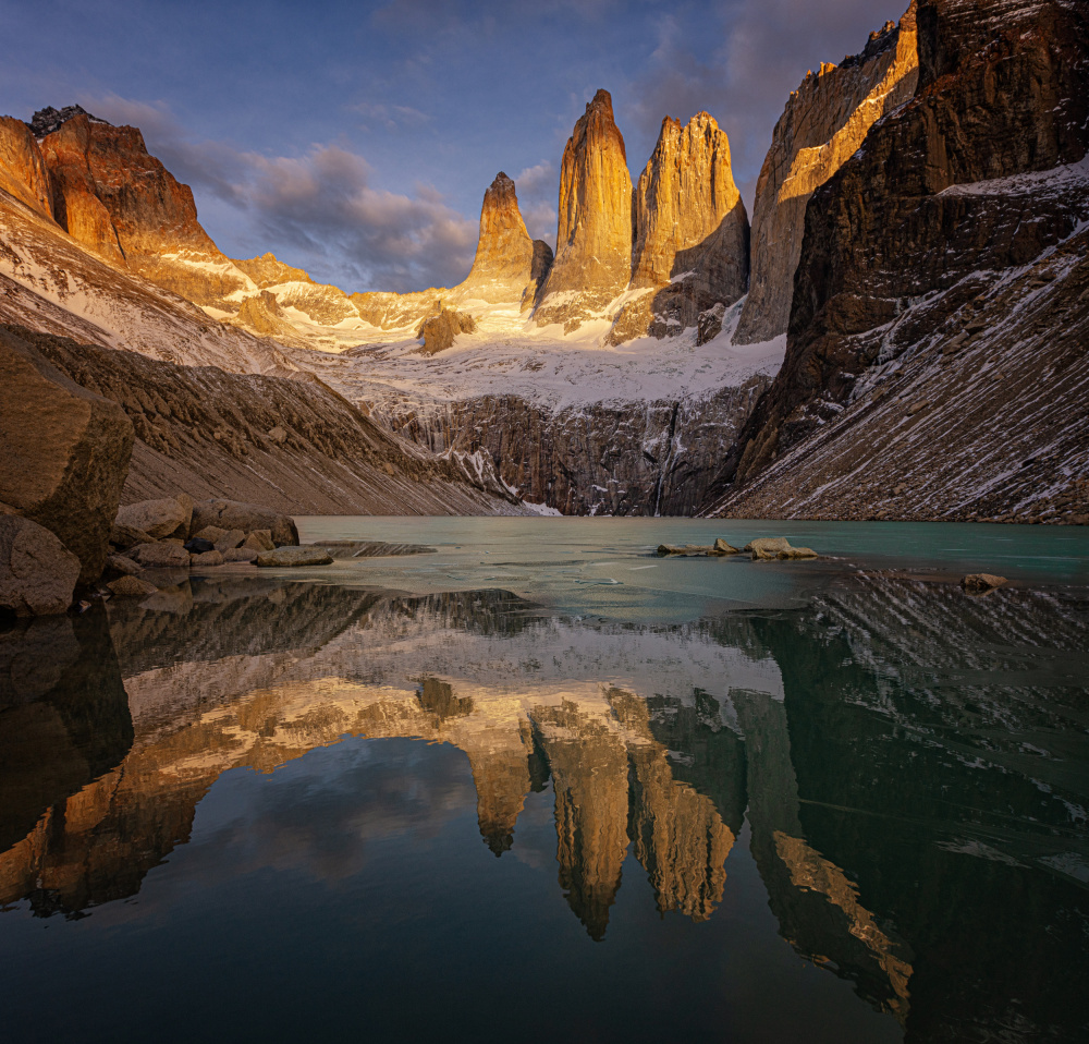 Sunrise at Paine Towers von April Xie