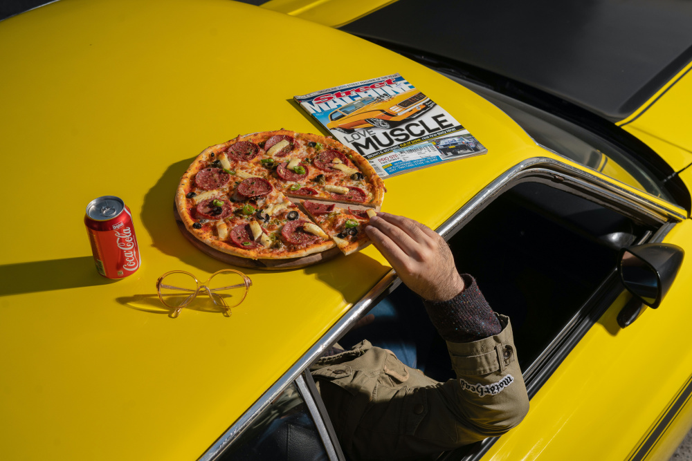 Pizza on Mustang old school von Ardalan Hamedani