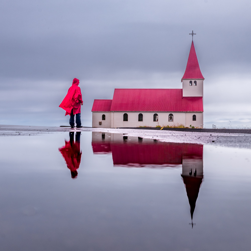 Reflection of Vik Church von Ariel Ling