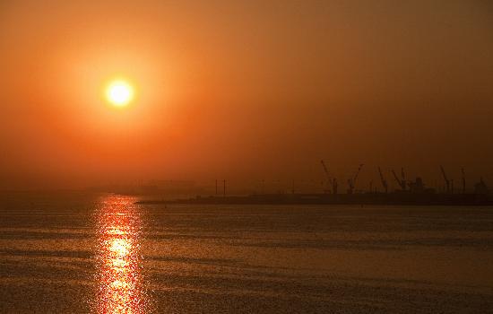 Katar - Sonnenaufgang in Doha von Arno Burgi