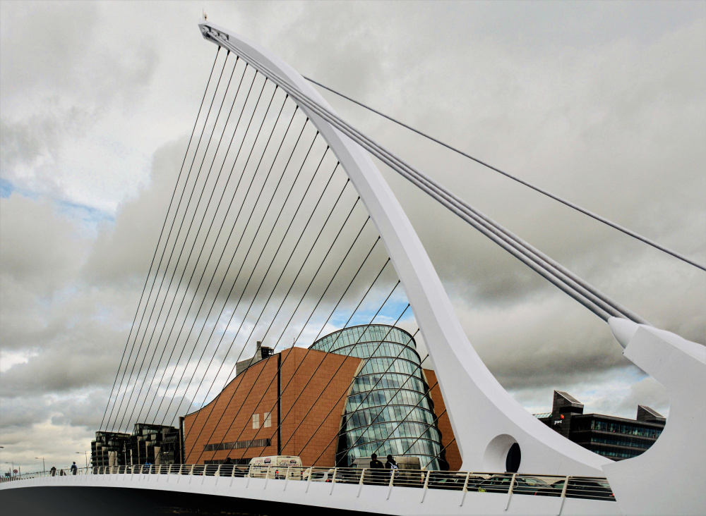 Samuel Bekett Bridge by Calatrava - Dublin Ireland von Arnon Orbach