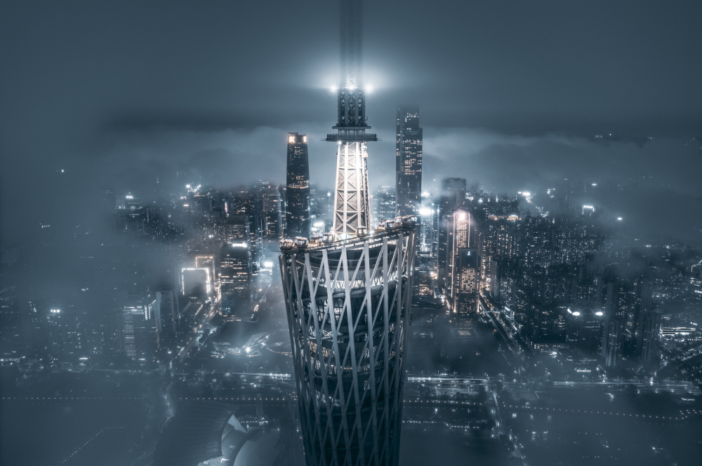 Cloudy Canton Tower von Aron Tien