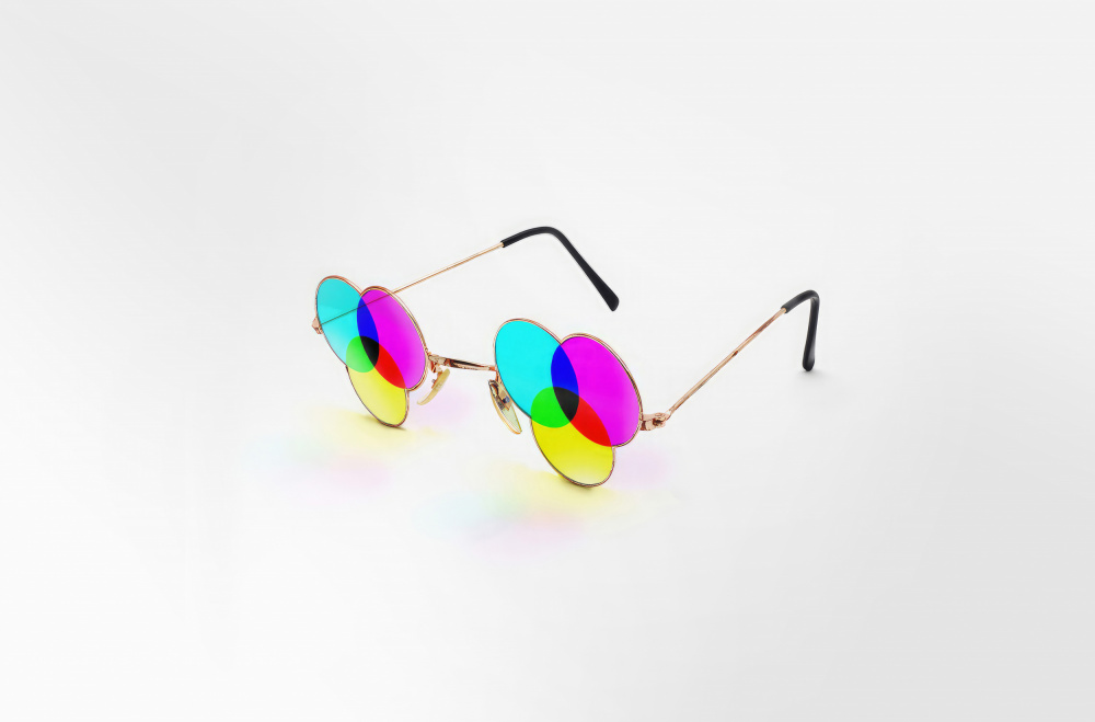 Cmyk Glasses von Artem Pozdniakov