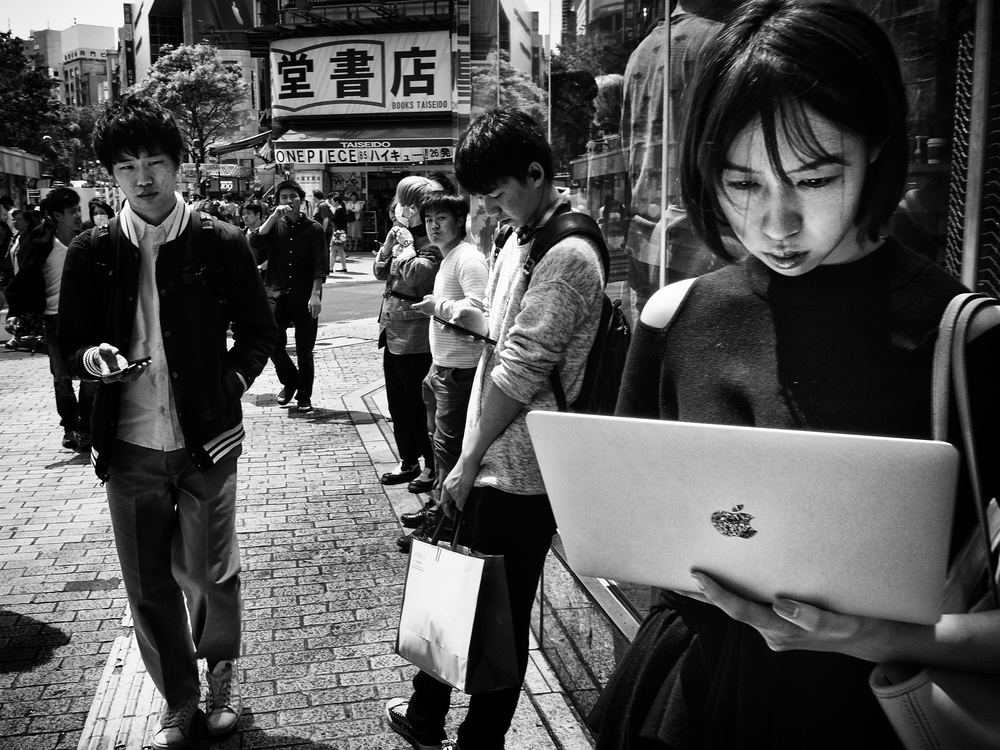 Shibuya Street - TOKYO 2017 von Ash Shinya Kawaoto