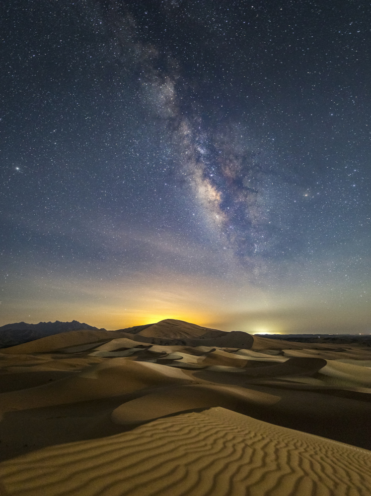 Arab land at night von Ashraf Habib