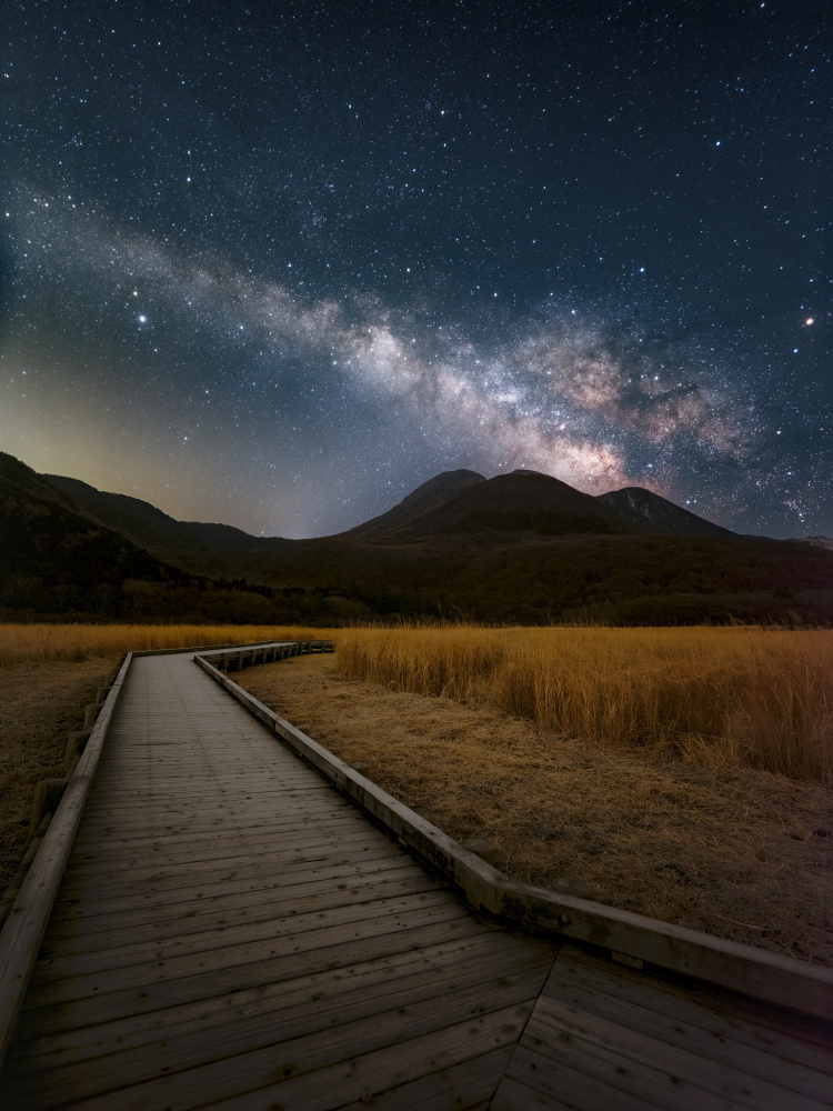 Milky Way shining in the sky of Kuju Mountain Range von Awakari