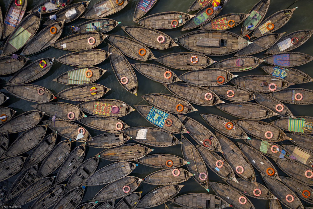 Boats with lifebuoy von Azim Khan Ronnie