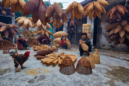 Family of fishing tools makers