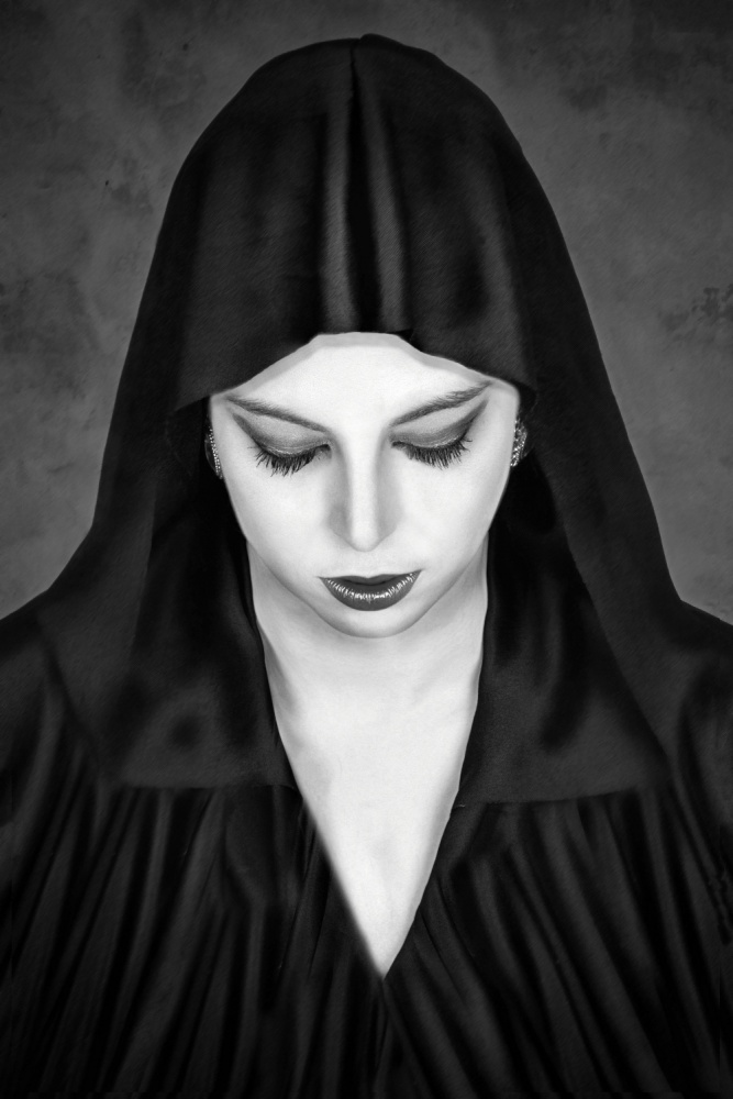 Cloaked Beauty von Baden Bowen