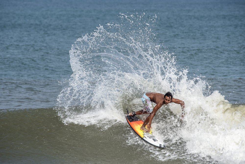 Surfing at Chennai von BALASUBRAMANIAN GV