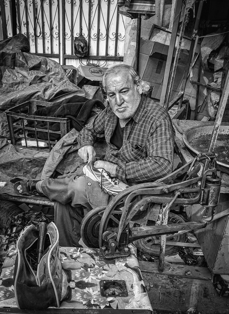 Shoe repairman von Bashar Alsofey