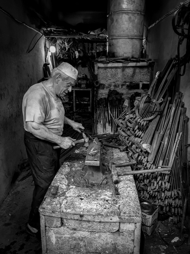 Traditional blacksmith von Bashar Alsofey