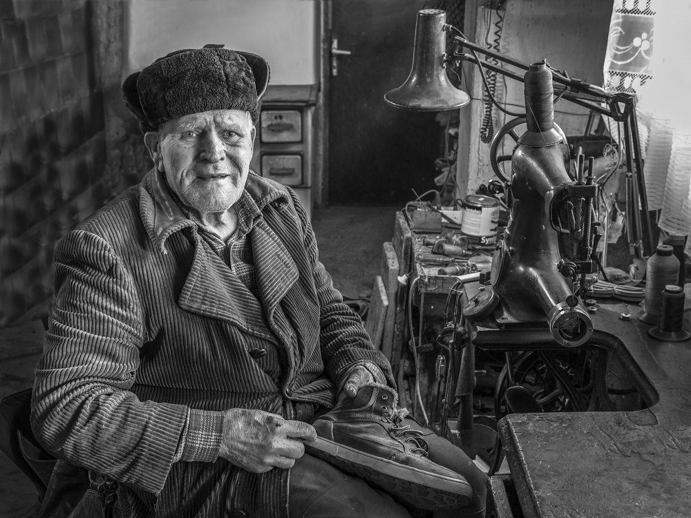 Old shoemaker... von beodra