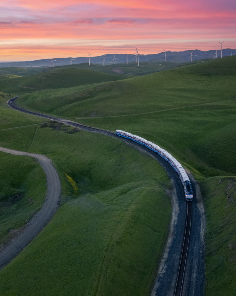 Trains and Windmills von Bill Wang