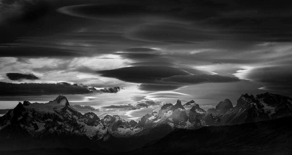 The mountains and the clouds von Bing Li