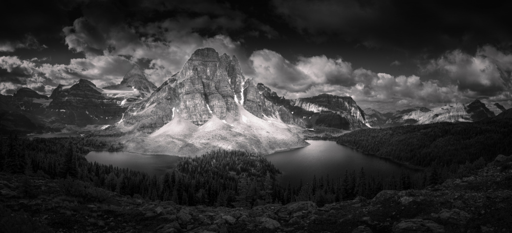 A moment at Mt. Assiniboine von Bing Li