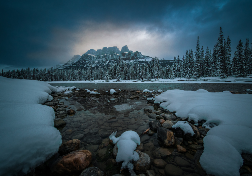 Morning at Castle mountain von Bing Li