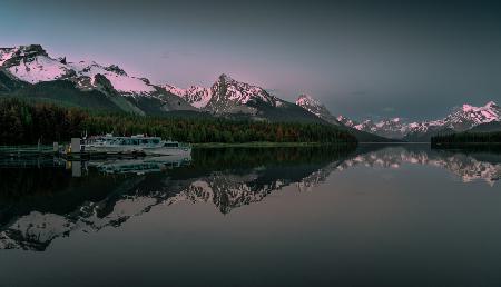 Maligne lake sunrise