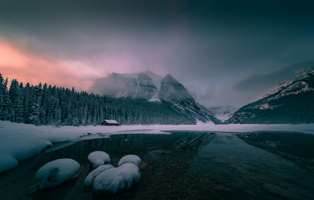 Sunrise Lake Louise von Bing Li