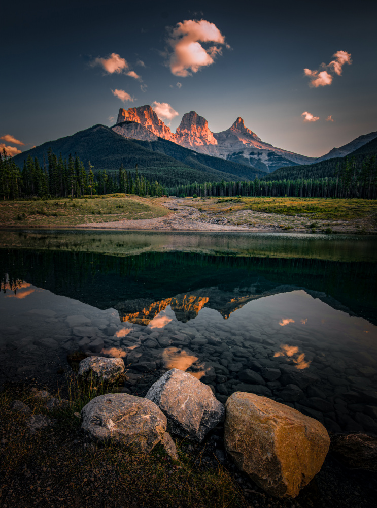 Sunset at mountain Three sisters von Bing Li