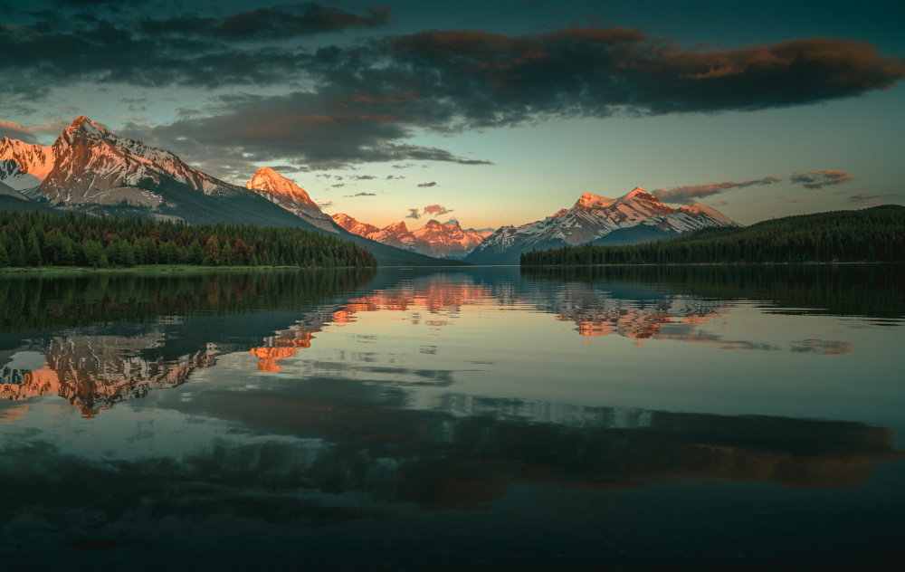 Sunset at Maligne lake 2 von Bing Li