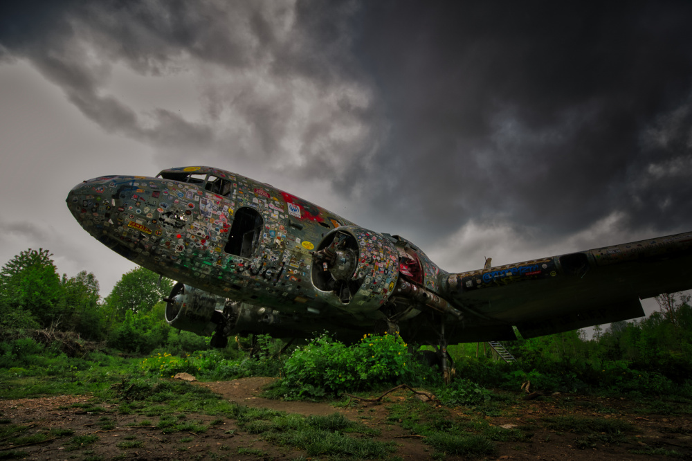 abandoned airplane von Boštjan Hribar