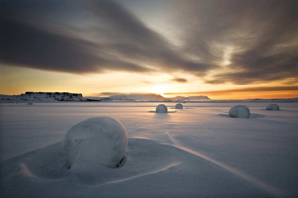 Snow bales von Bragi Ingibergsson