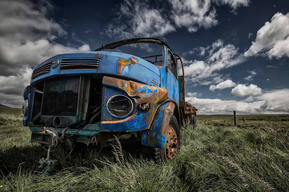 The Blue Benz von Bragi Ingibergsson - BRIN