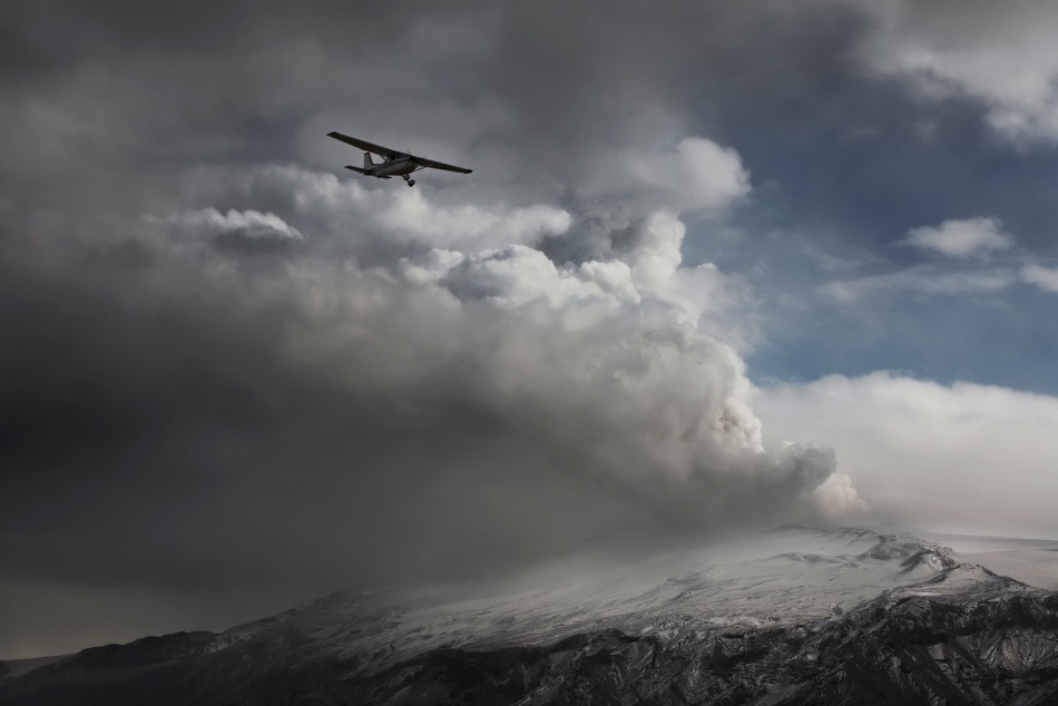 Flying through the ash von Bragi Ingibergsson - BRIN