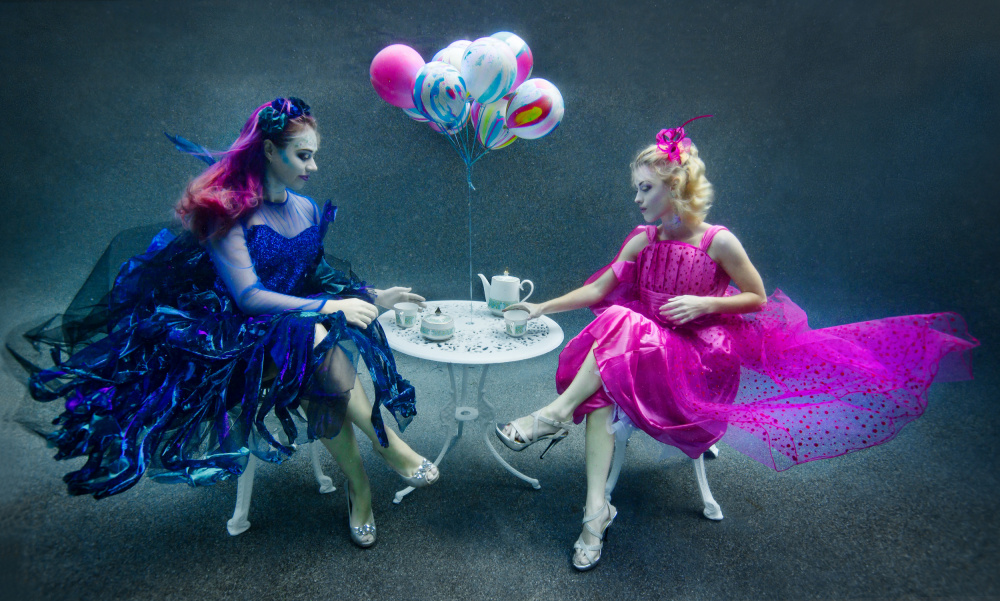 Underwater Tea Party von Brennan Finighan - EFIAP FAPS