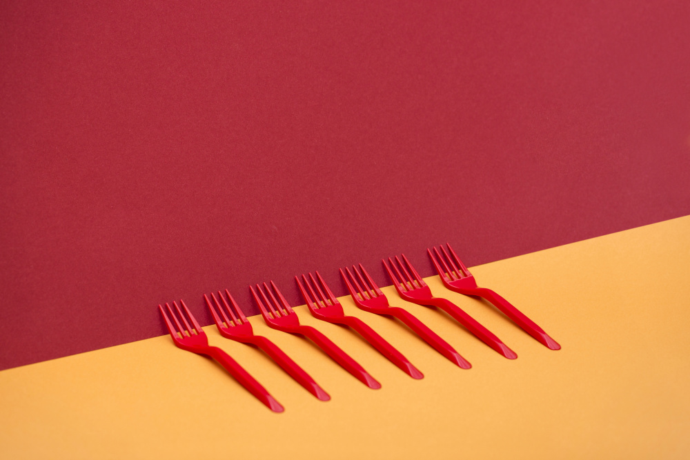 Very simple still life with red forks von Brig Barkow