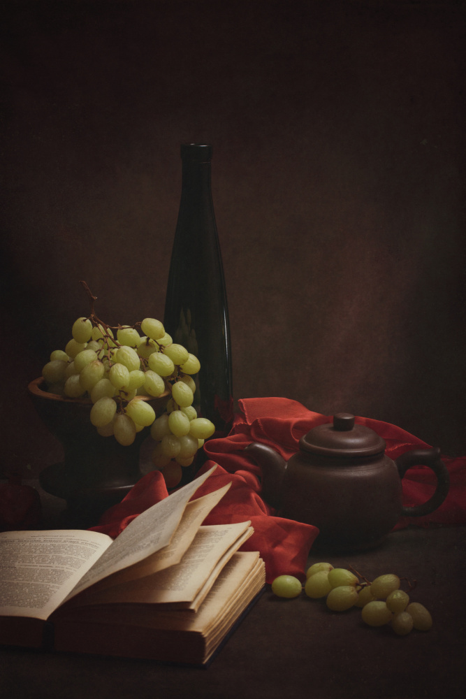 Still life with grapes, old books and a teapot von Brig Barkow