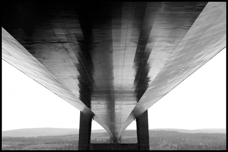 Under the bridge von Bror Johansson