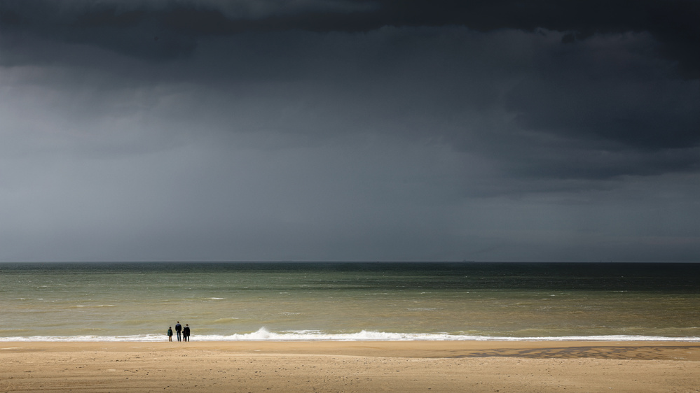 Family day at the seaside von Bruno Flour