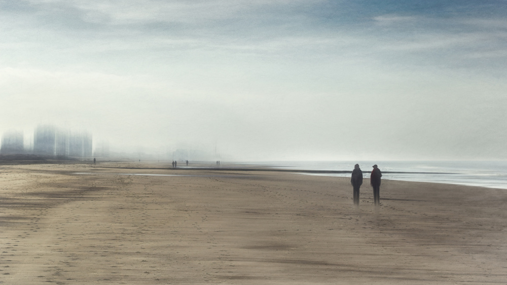 Conversations at the beach von Bruno Flour