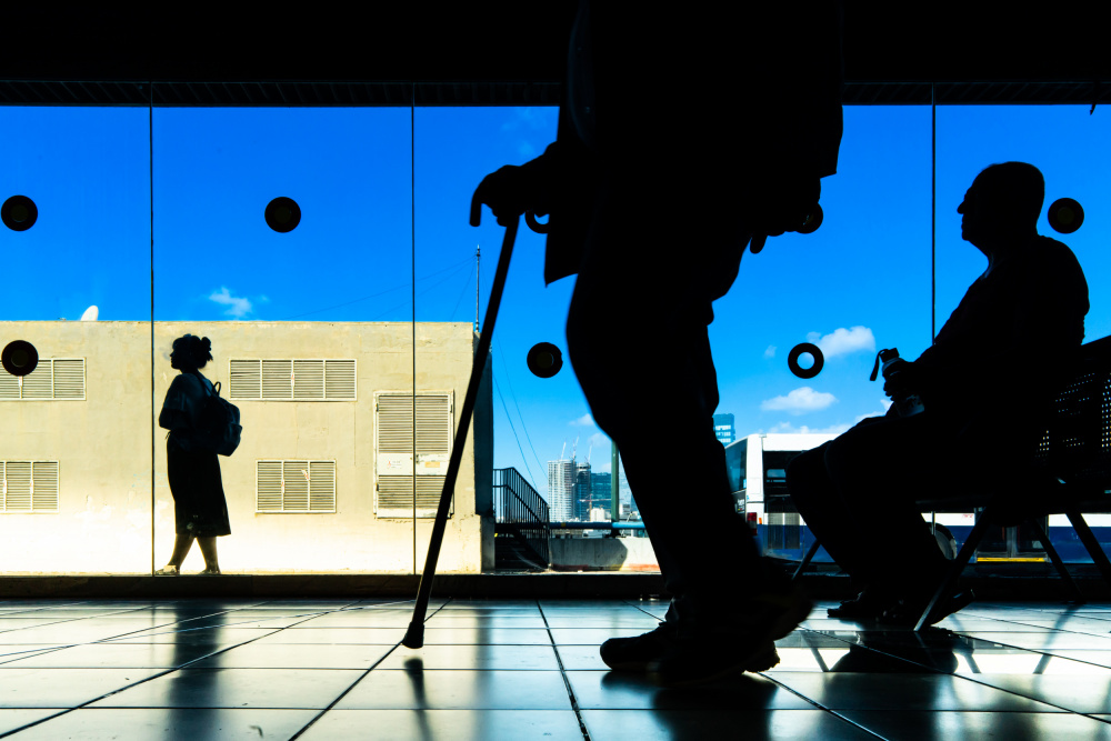 Bus station s people von Bruno Lavi