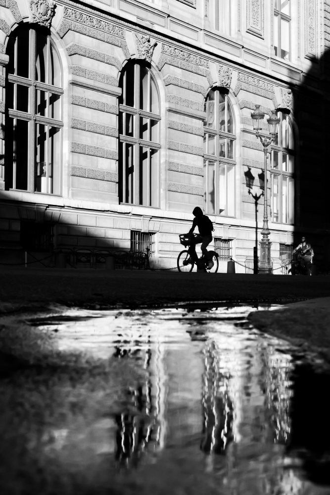 Bike and white von Bruno Lavi